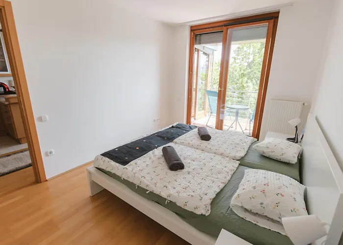 Golden Bridge And Wellness * 巴拉顿菲赖德