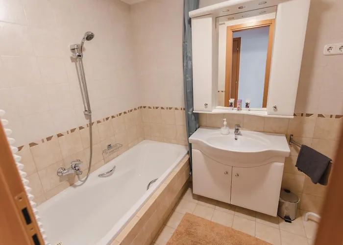 Golden Bridge And Wellness 公寓